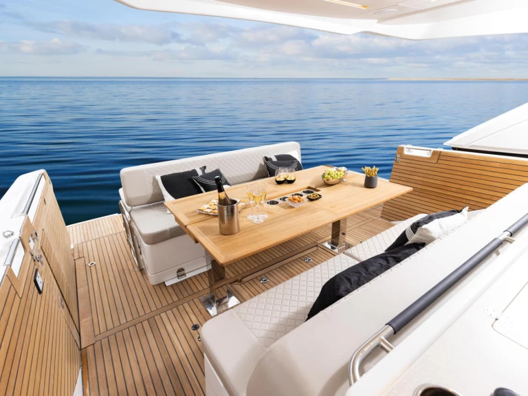 Motorboat to hire Santa Eulària des Riu at the best price