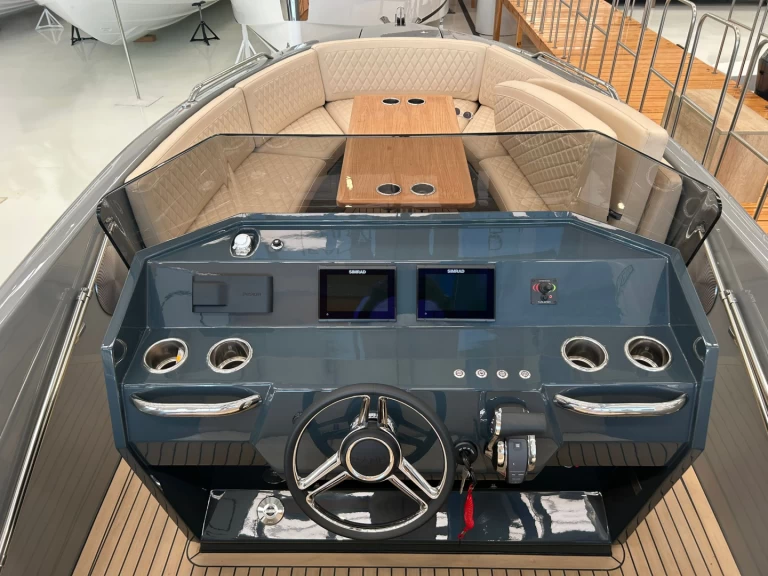 Motorboat to hire Los Gigantes at the best price