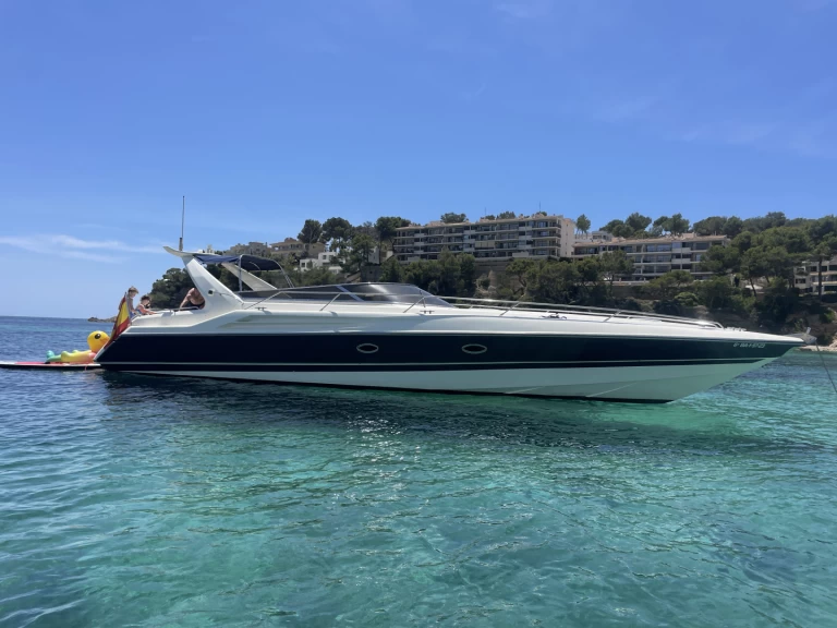 Hire Motorboat Sunseeker with a boat licence