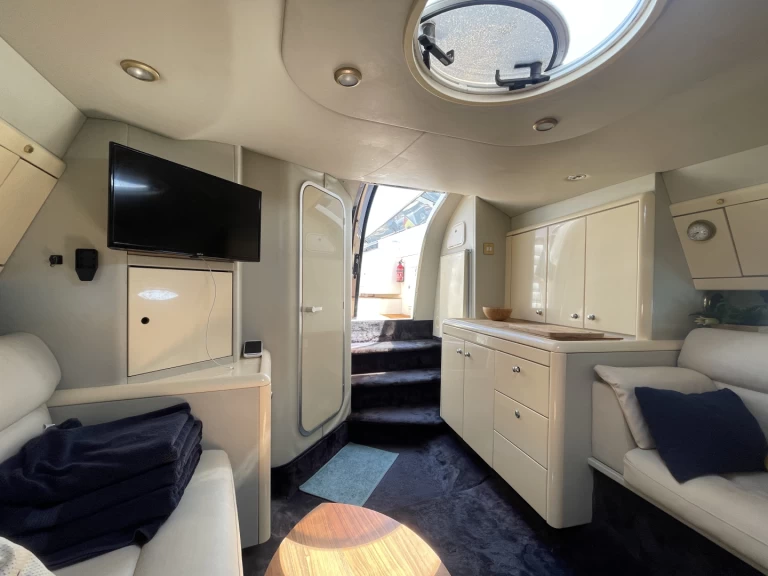 Motorboat hire in Palma de Mallorca - Sunseeker apache 45