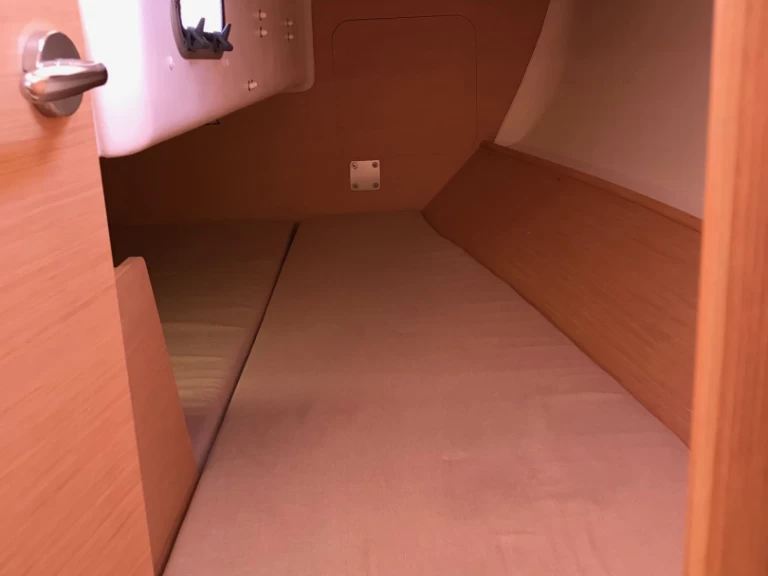 Yacht charter Les Sables-d'Olonne - Bénéteau First 31.7 on SamBoat