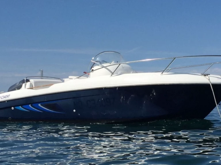 Hire a Bénéteau Flyer 650 Open La Rochelle