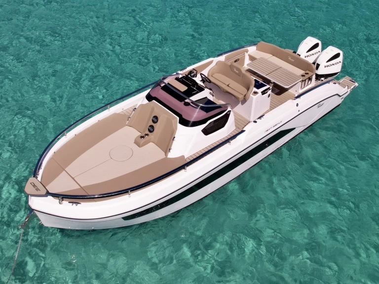 Hire Motorboat Ranieri with a boat licence