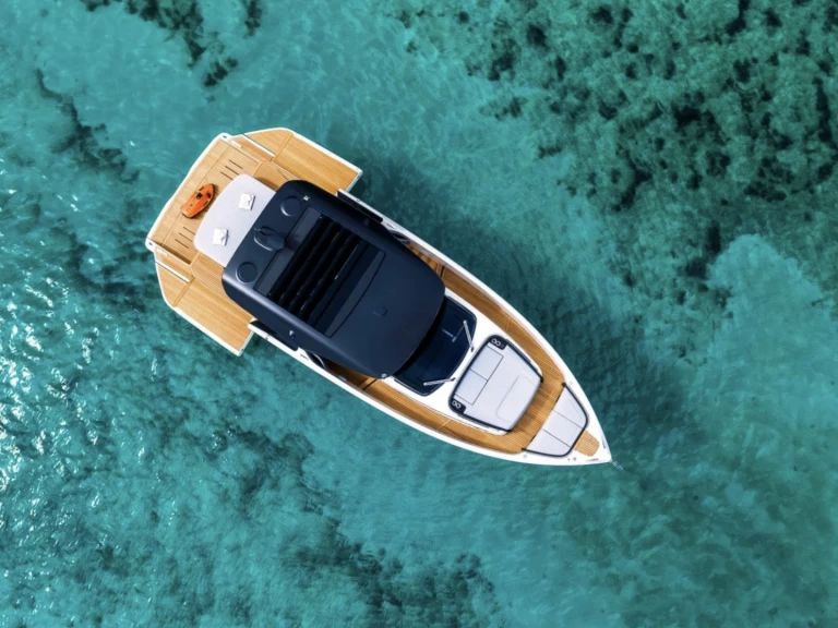 Motorboat to hire Marina Ibiza at the best price