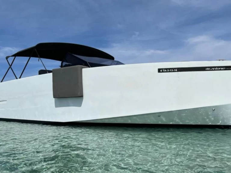 Motorboat hire in Ibiza Town - DE ANTONIO Yachts 33