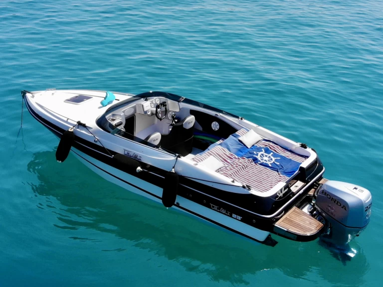Hire Motorboat Tullio-Abbate with a boat licence