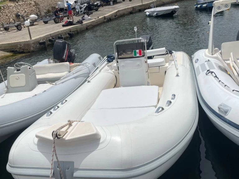 Yacht charter Porto Siracusa - led 6.0 on SamBoat