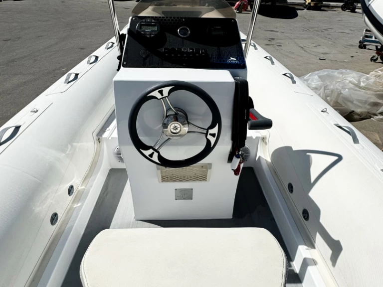 Hire RIB DOMAR with a boat licence