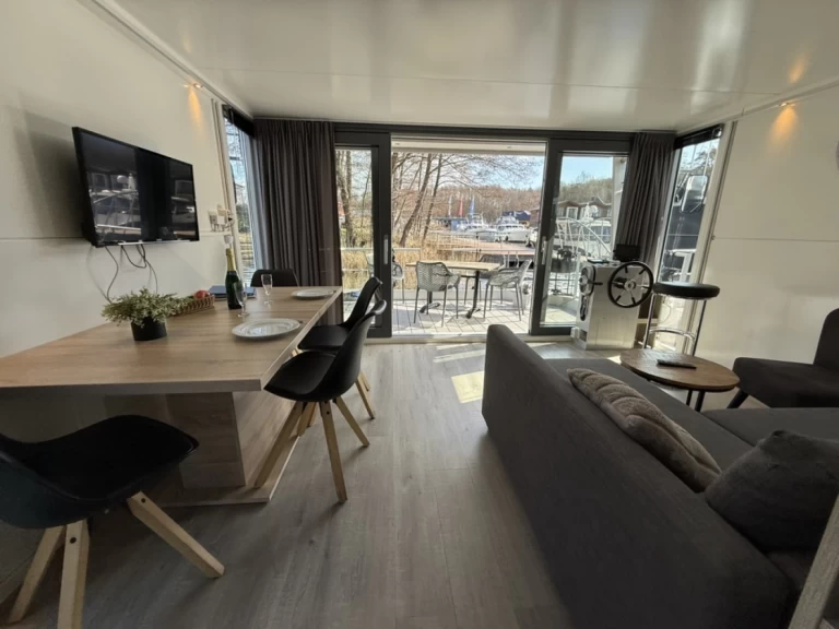 Hire a Hausboot 2.5 für 4 Personen Mirow
