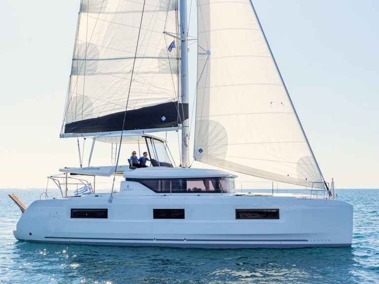 Hire Catamaran Lagoon with a boat licence