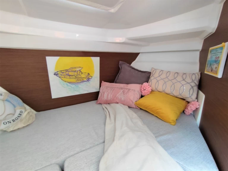 Charter a Jeanneau Merry Fisher 695 in Ičići on Samboat