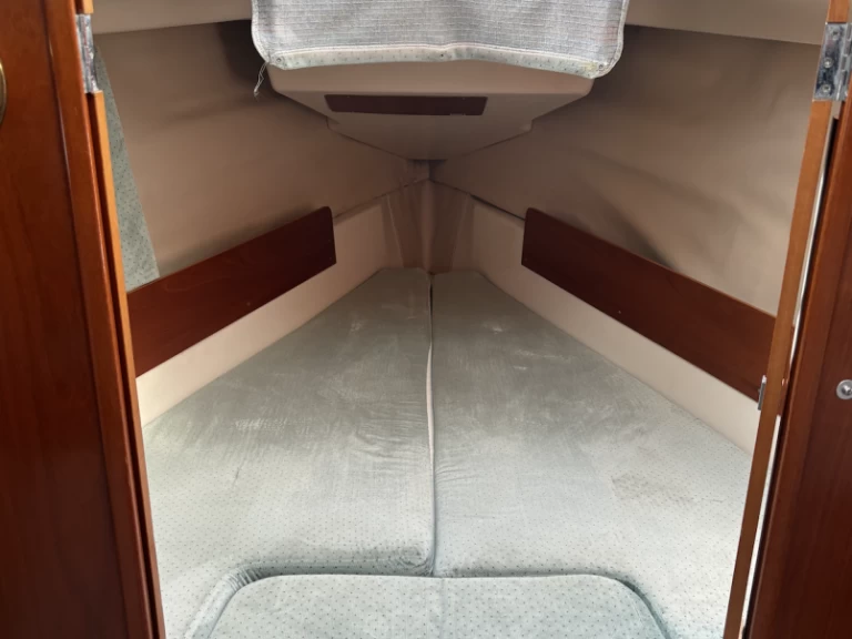 Sailboat to hire Saint-Cyprien at the best price