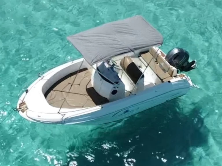 Hire Motorboat Pacific Craft with a boat licence