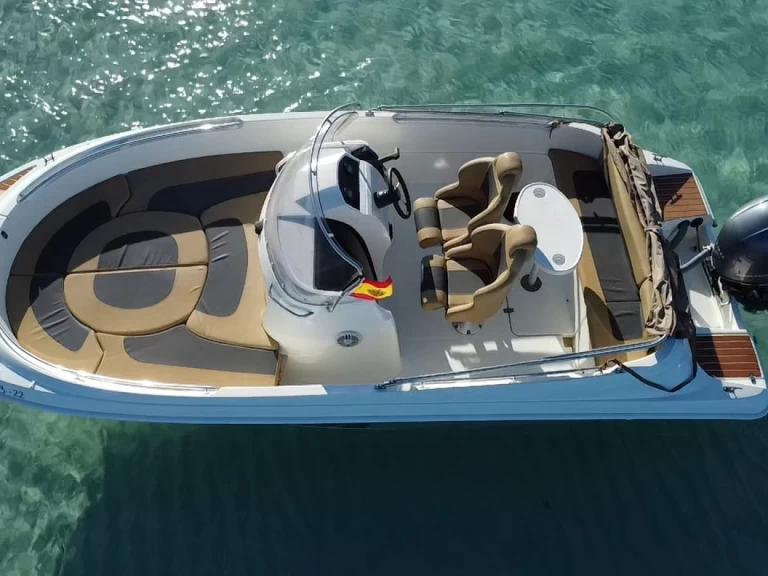 Motorboat hire in Marina Formentera - AQUA 6.30