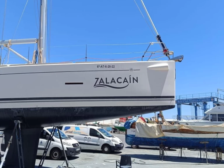 Charter a Dufour Dufour 450 Grand Large in Castellón de la Plana/Castelló de la Plana on Samboat