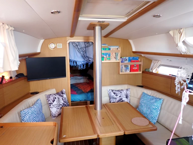 Hire a Jeanneau Sun Odyssey 36i Performance La Seyne-sur-Mer