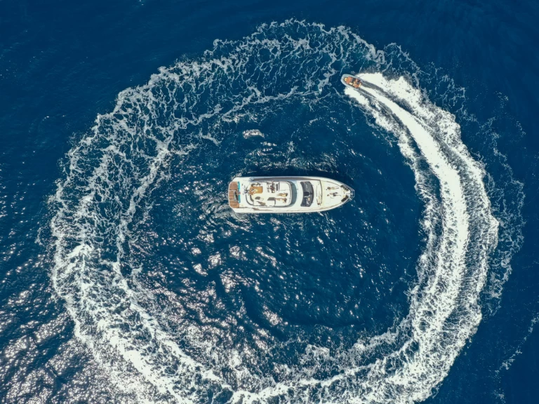 Hire a Azimut Azimut 53 Fly Barcelona