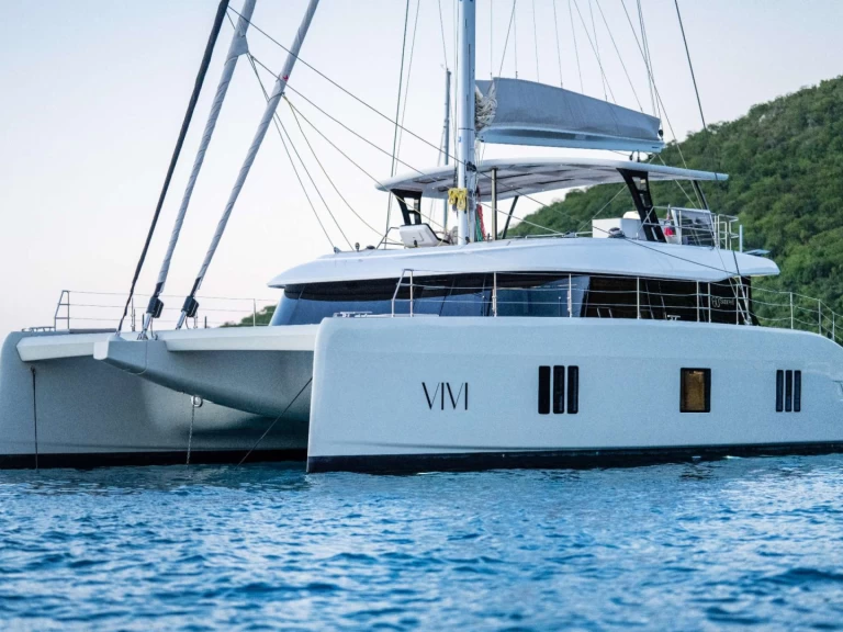 Hire Luxury Yacht Sunreef with a boat licence