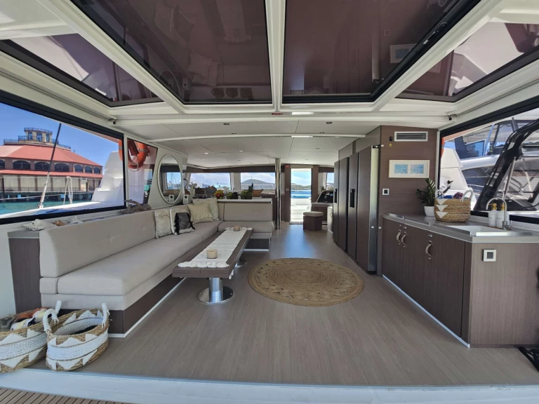 Luxury Yacht to hire Caribbean at the best price