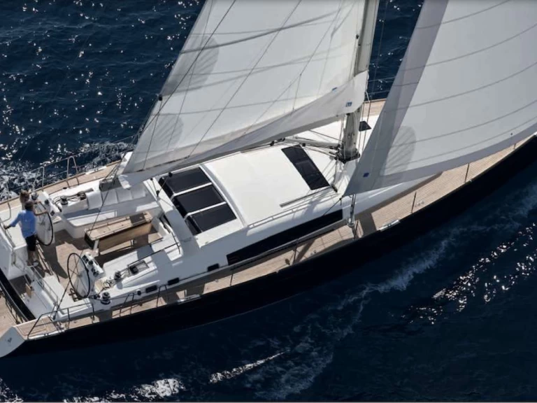 Hire Luxury Yacht Bénéteau with a boat licence