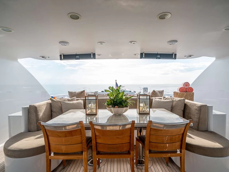 Yacht charter Bahamas - Broward CAMILLE  on SamBoat