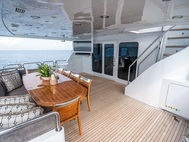 Hire a Broward CAMILLE  Bahamas