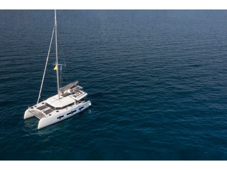 Catamaran to hire Alimos at the best price