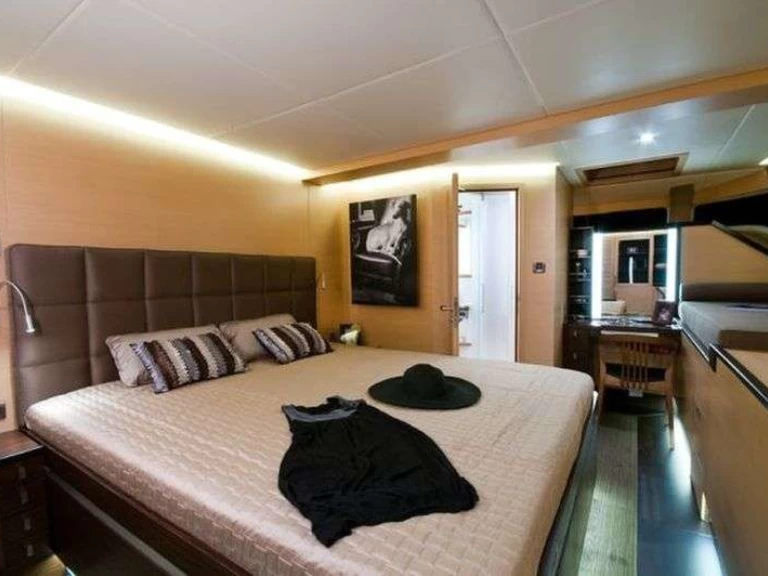 Yacht hire Olbia cheap IPHARRA