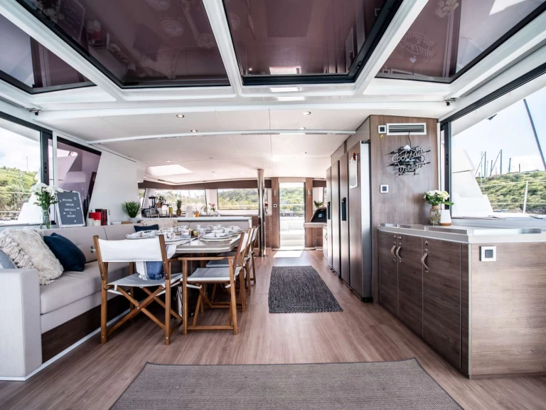 Yacht hire Caribbean cheap COCKTAILS &amp; DREAMS