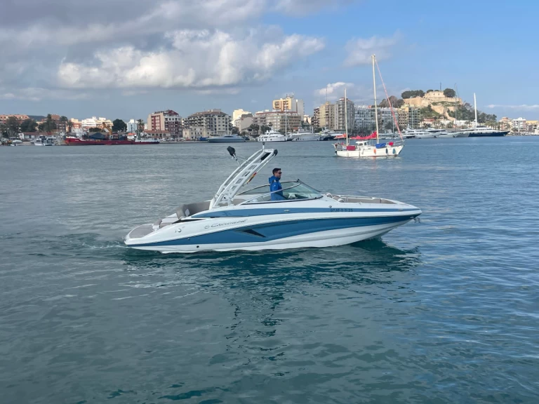 Hire Motorboat Crownline with a boat licence