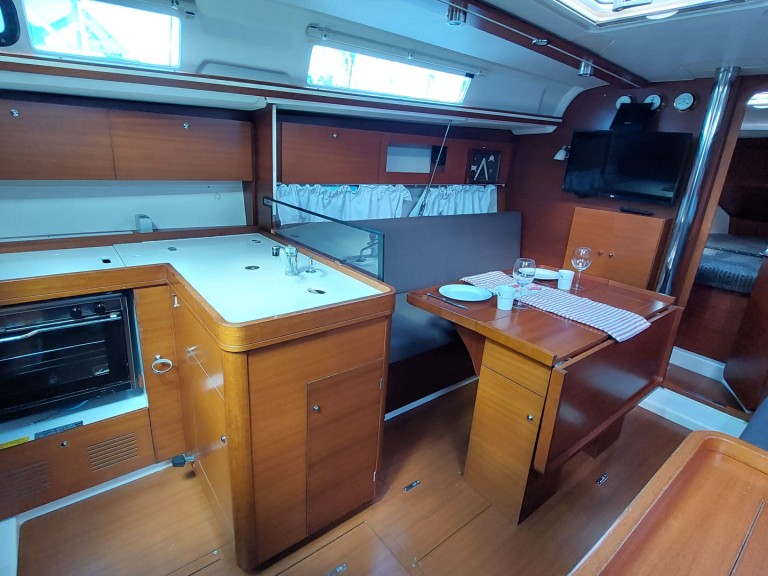 Yacht hire Castiglioncello cheap Dufour 335 Grand Large
