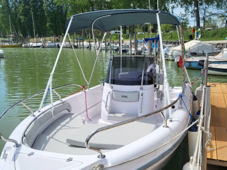 Hire a Ranieri Ranieri 4XC H19CC Tuoro sul Trasimeno