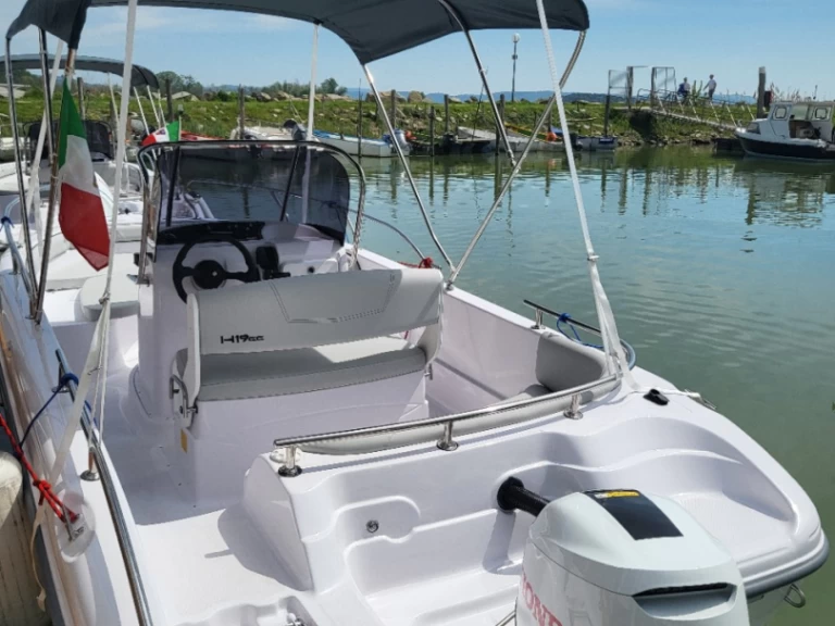 Motorboat hire in Tuoro sul Trasimeno - Ranieri Ranieri 4XC H19CC