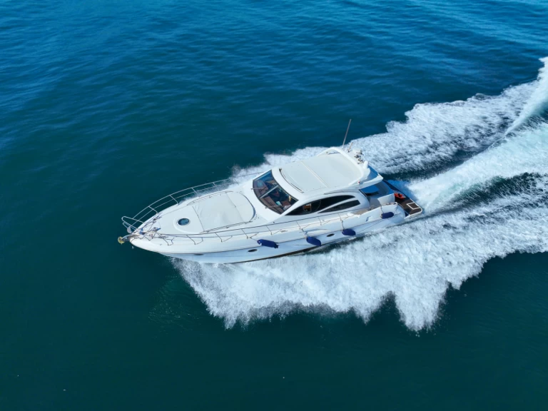 Yacht hire Saint-Tropez cheap Alena 48 Hard Top