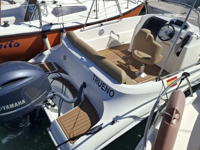 Hire Motorboat AQUA with a boat licence