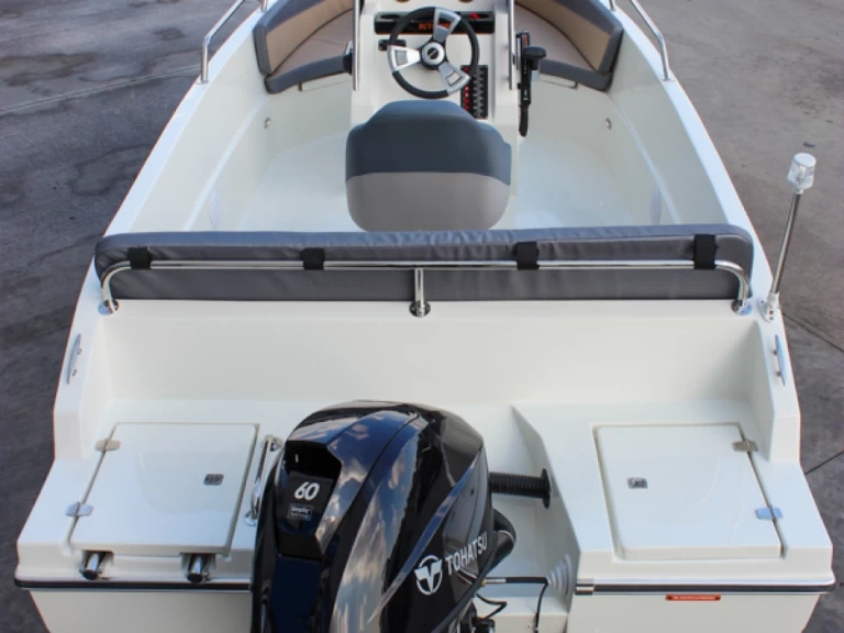 Charter a Octopus Octopus 470 in Manilva on Samboat