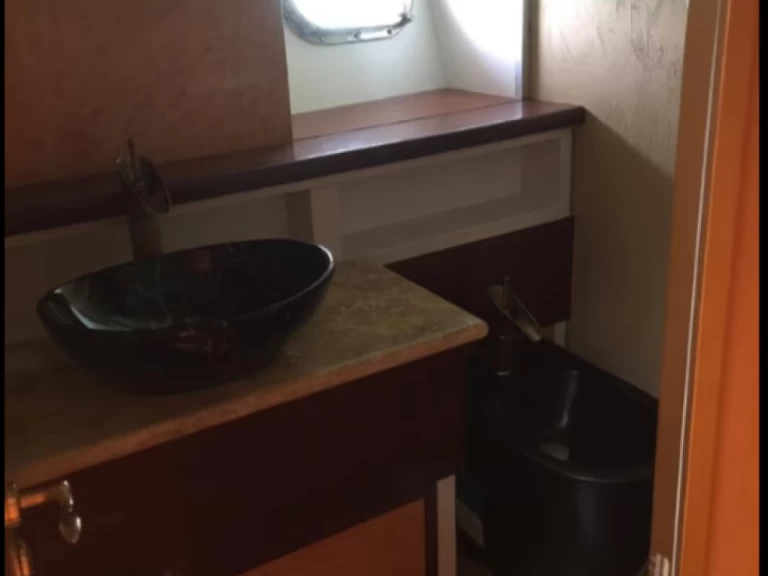 Charter a Tecnomarine Tecnomarine tecnema 56 in Municipio Roma X on Samboat