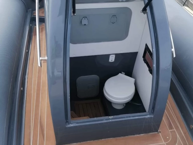 Charter a DOMAR F 8 in Arzachena on Samboat