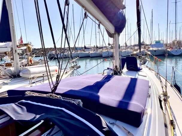 Hire Sailboat Bavaria with a boat licence