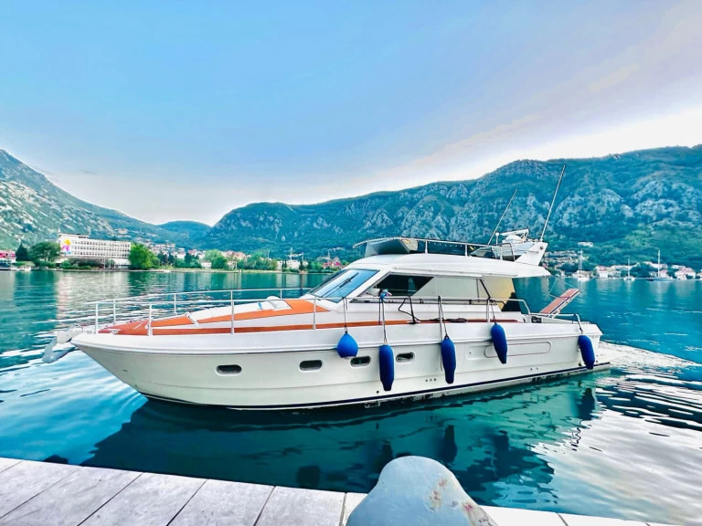 Yacht charter Vlorë - Ferretti Altura 39 on SamBoat
