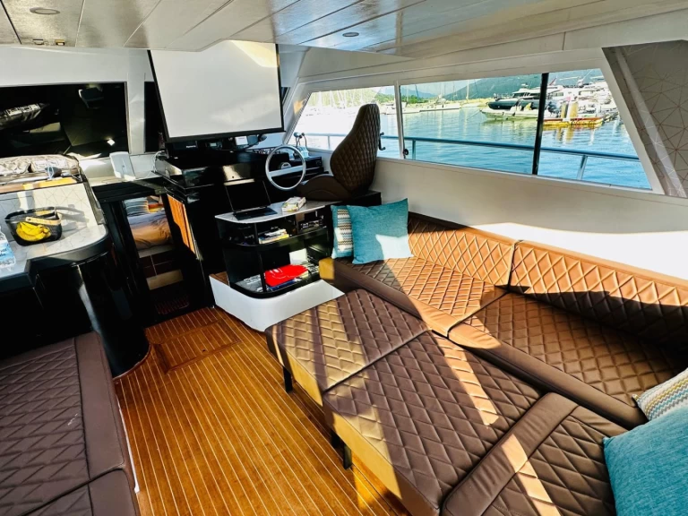 Charter a Ferretti Altura 39 in Vlorë on Samboat