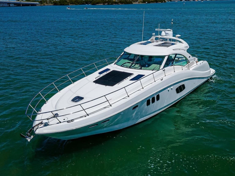 Luxury Yacht to hire Miami at the best price