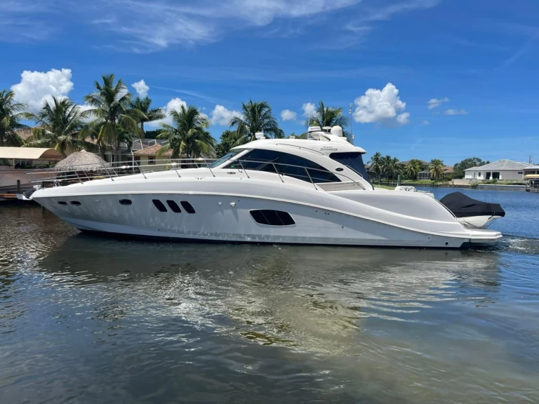 Sea Ray Sea Ray 540 Sundancer charter bareboat or skippered in  Miami