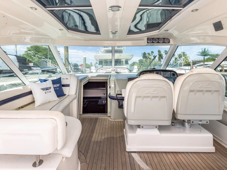 Yacht hire Miami cheap Sea Ray 540 Sundancer