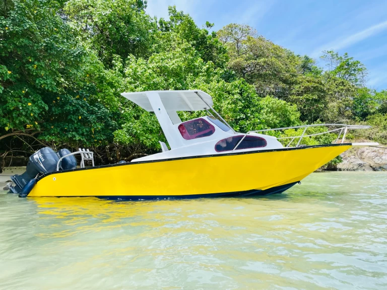 Motorboat to hire Victoria at the best price