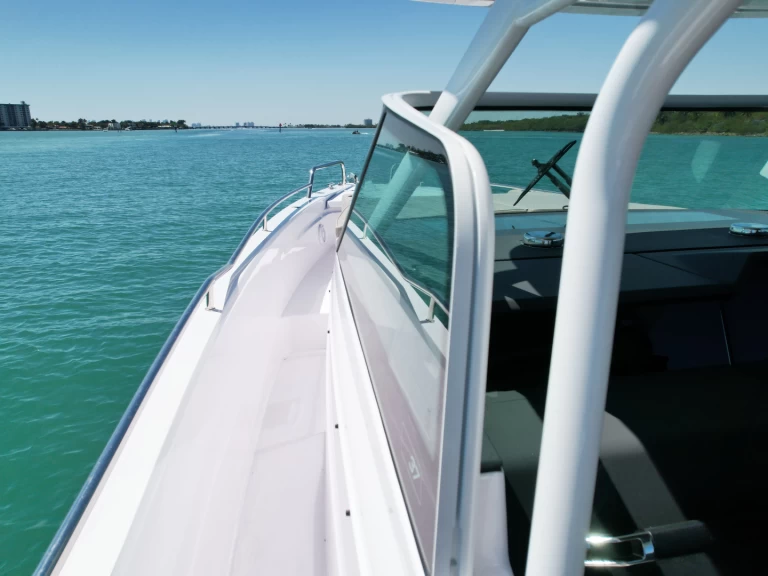 Motorboat hire in Miami - Axopar Axopar 37 Sun-Top
