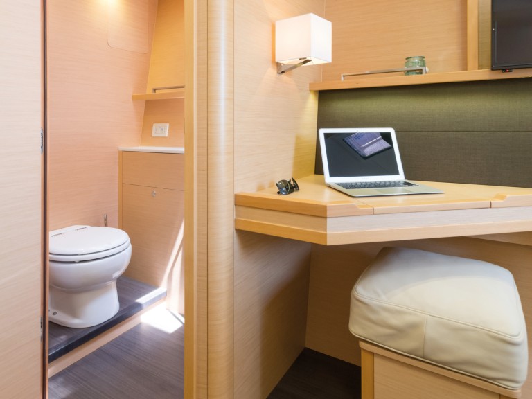 Catamaran hire in Marina (City) - Lagoon Lagoon 560