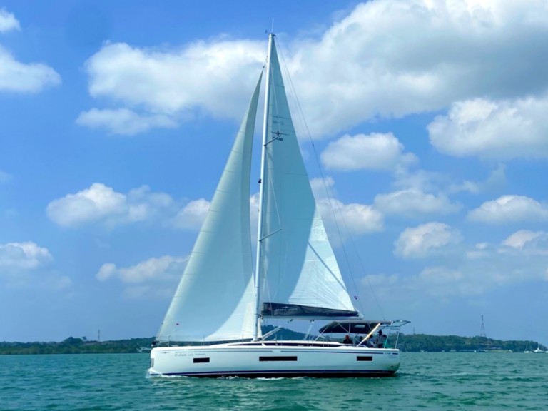 Yacht hire Mai Khao cheap Bavaria C46