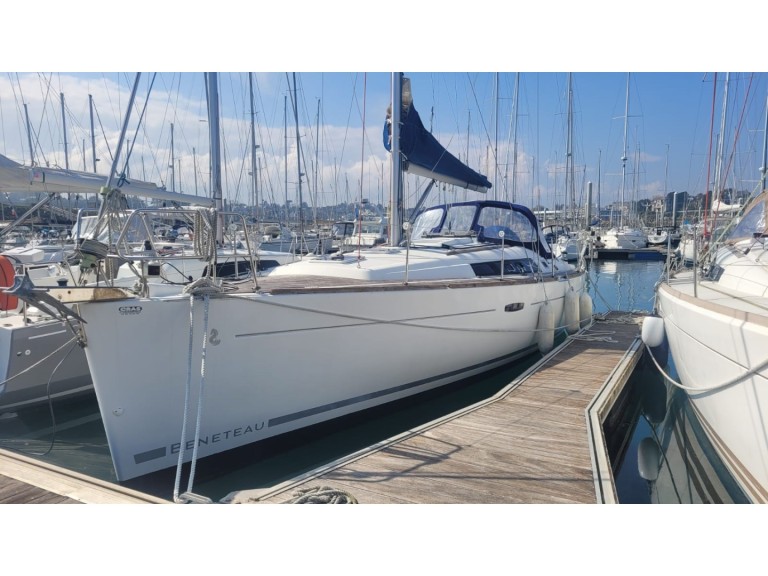 Sailboat hire in Saint-Quay-Portrieux - Bénéteau Oceanis 37
