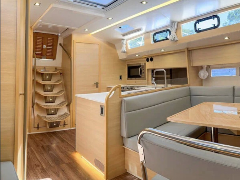 Charter a Delta Yachts Delta 41 in Paraty on Samboat